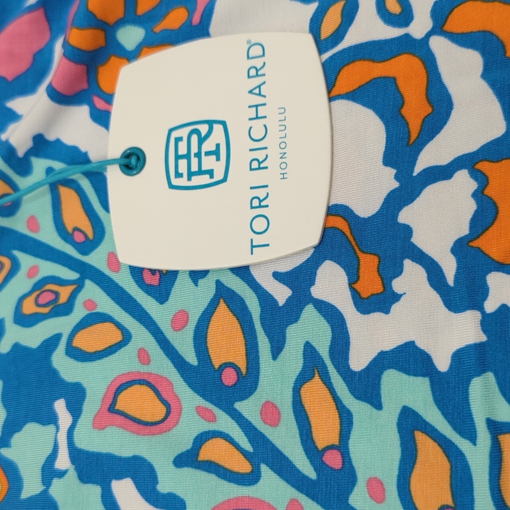 Nwt- Tori Richard boat neckline Paisley shirt size small.